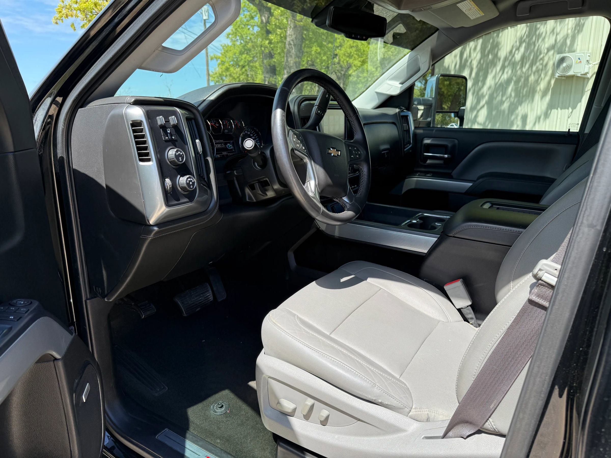 Used 2017 Chevrolet Silverado 2500 LTZ w/ Duramax Plus Package image 8