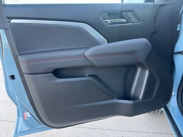 Certified 2025 Chevrolet Colorado Z71 w/ Technology Package AWD/4WD image 4