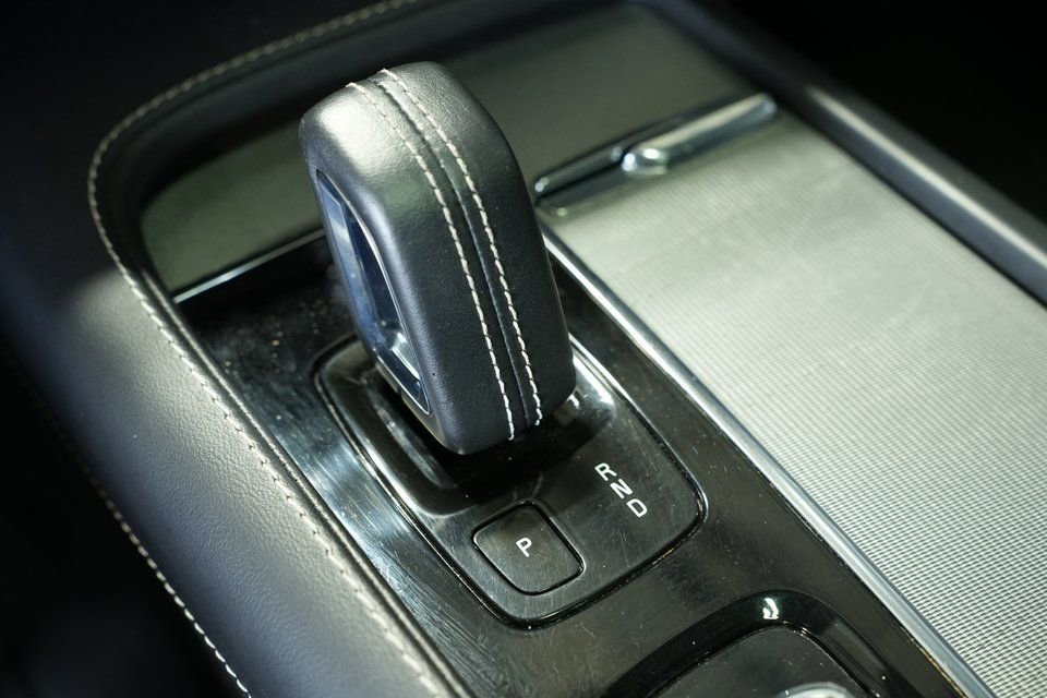 Used 2022 Volvo XC90 T8 R-Design w/ Advanced Package image 32