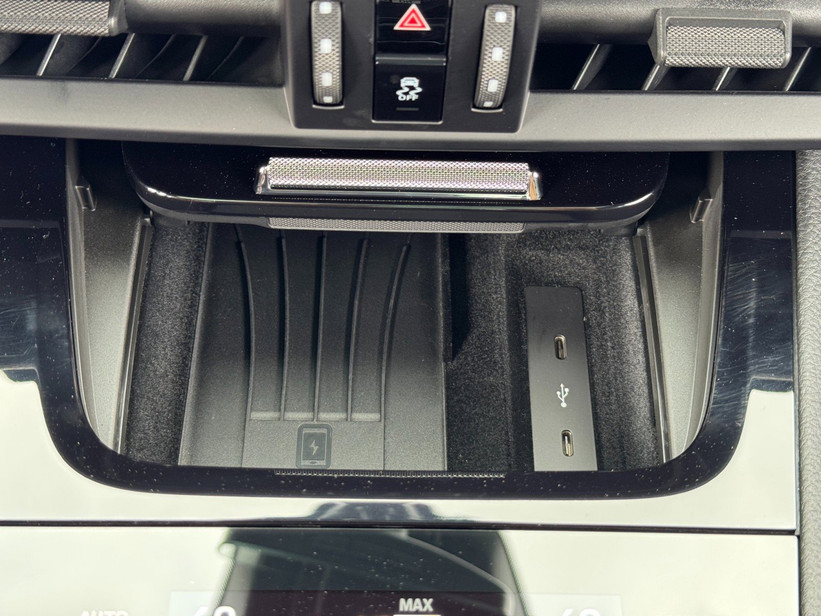 Used 2024 Porsche Cayenne w/ Premium Package image 34