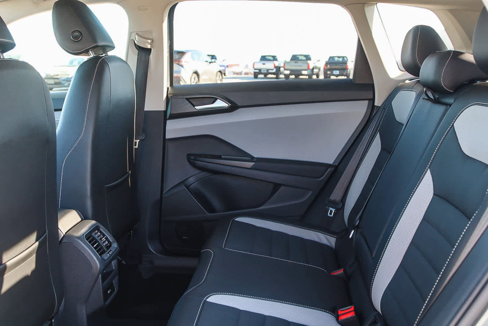 Used 2022 Volkswagen Taos SEL image 18