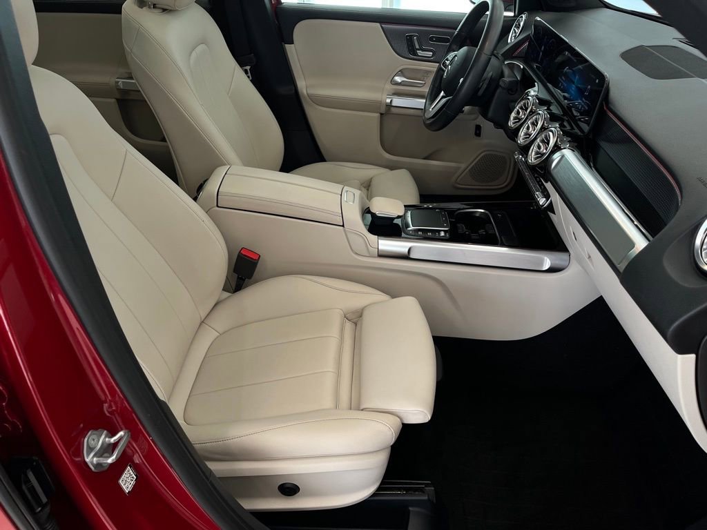 Used 2021 Mercedes-Benz GLB 250 4MATIC image 32