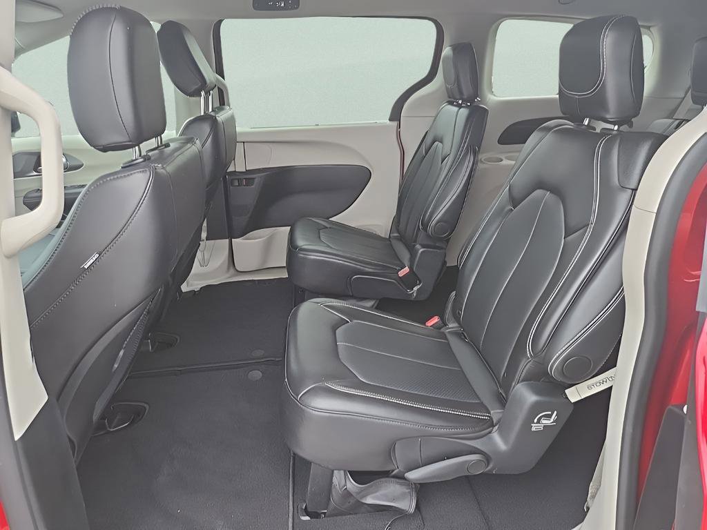 Used 2024 Chrysler Pacifica Touring-L FWD image 23