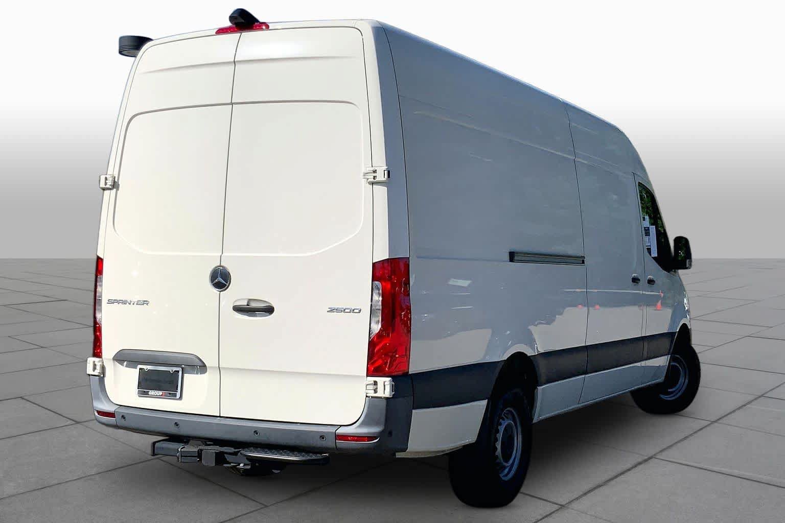 Used 2022 Mercedes-Benz Sprinter 2500 image 13