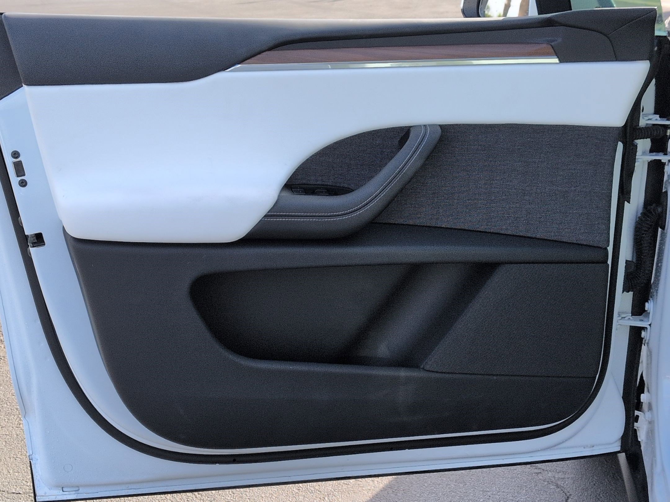 Used 2024 Tesla Model X image 14