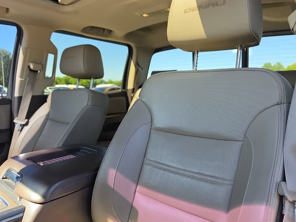 Used 2016 GMC Sierra 2500 Denali w/ Duramax Plus Package AWD/4WD image 22