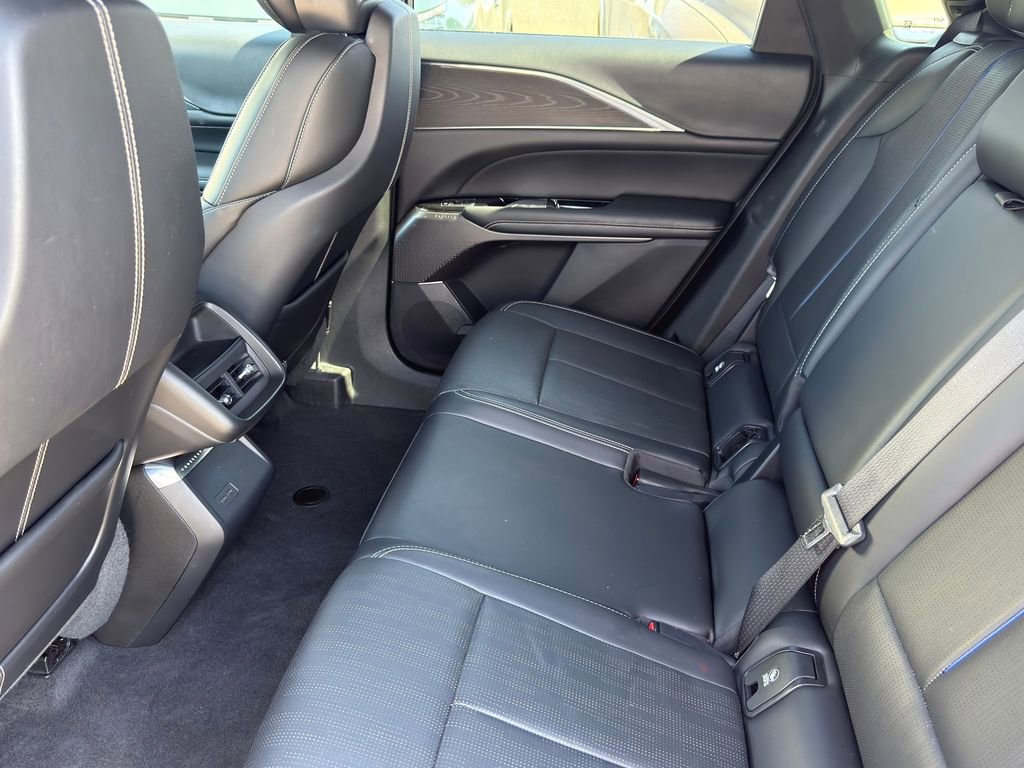 Used 2024 Cadillac Lyriq Sport image 31