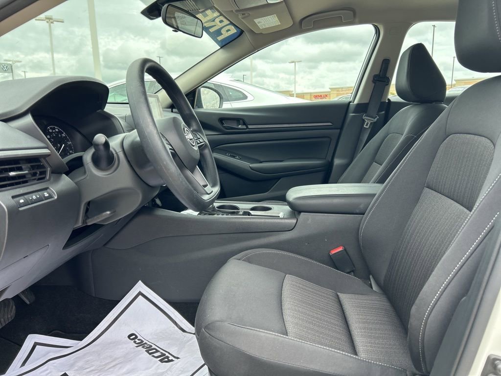 Used 2025 Nissan Altima 2.5 S FWD image 11