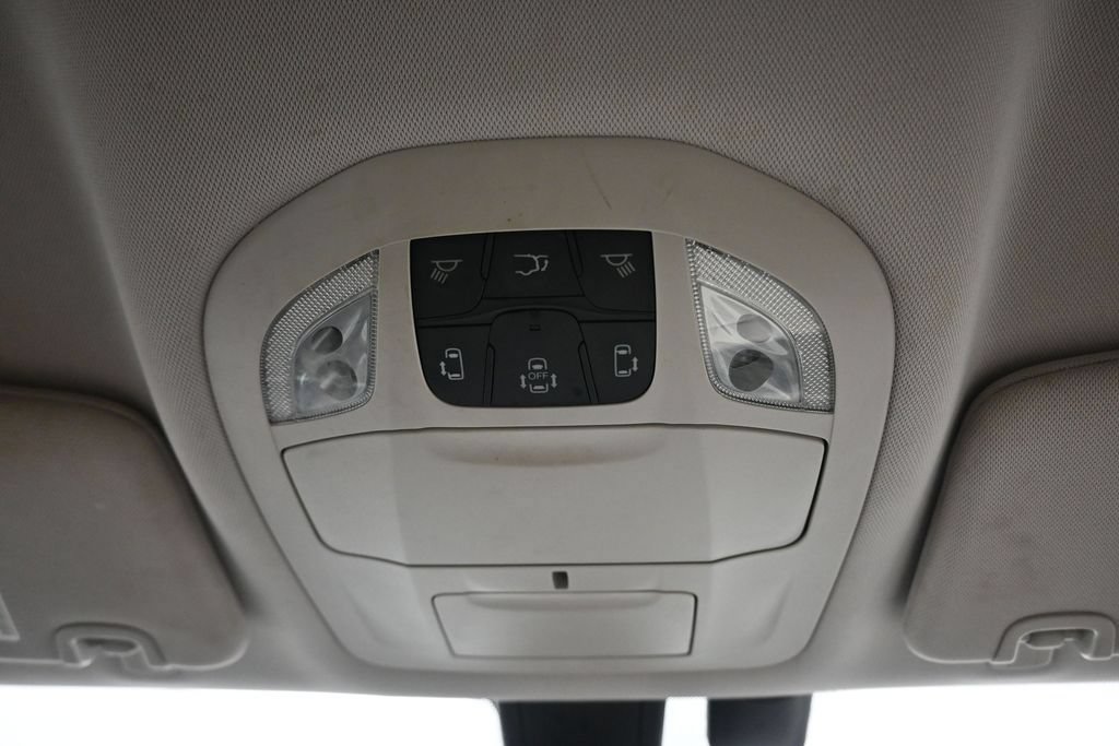 Used 2017 Chrysler Pacifica Touring-L w/ Tire & Wheel Group FWD image 23