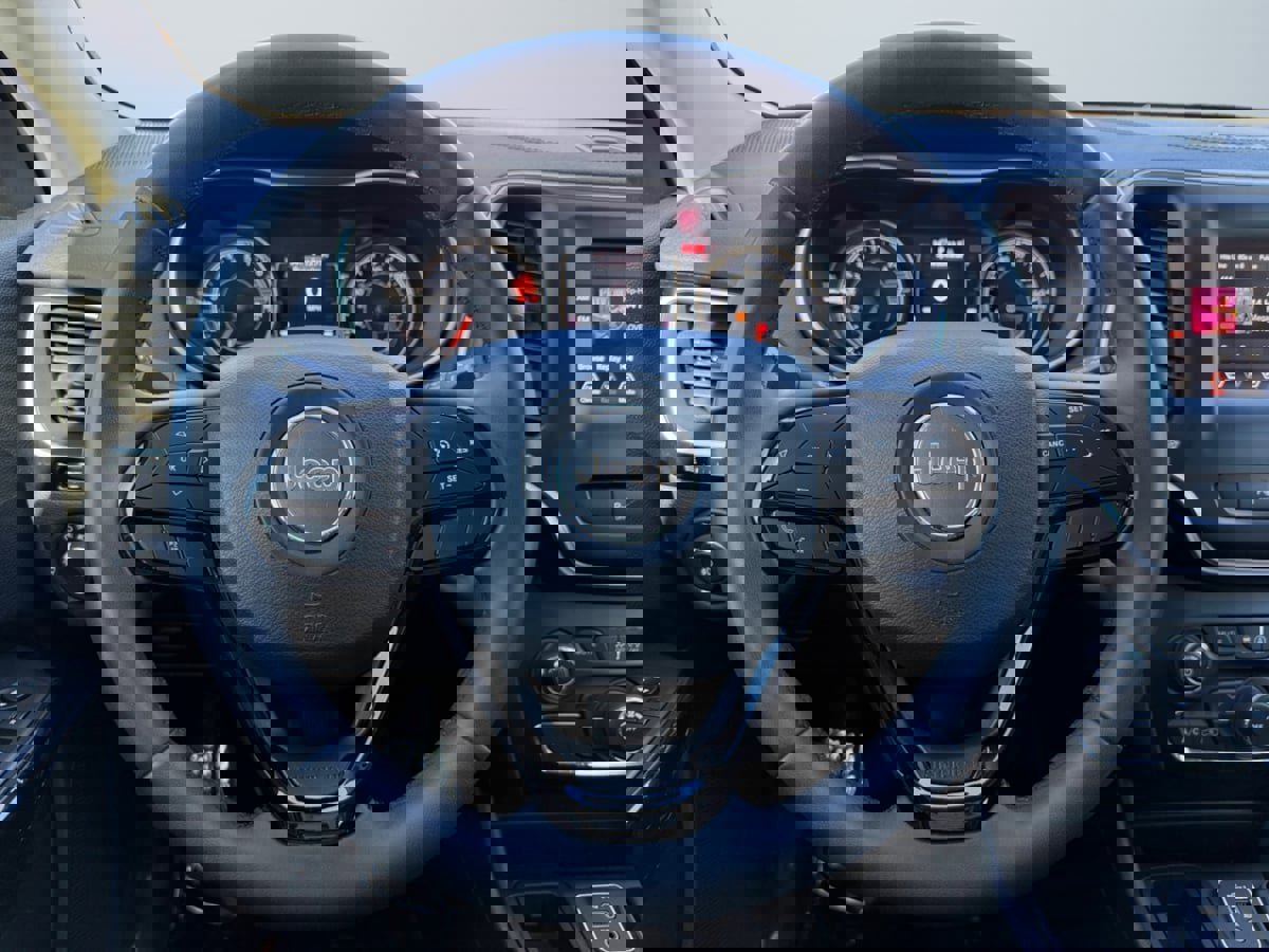 Used 2020 Jeep Cherokee Latitude Plus image 9