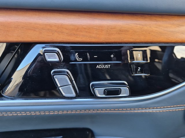 Used 2022 Jeep Grand Wagoneer Series III w/ Rear Seat Video Group 1 AWD/4WD image 29