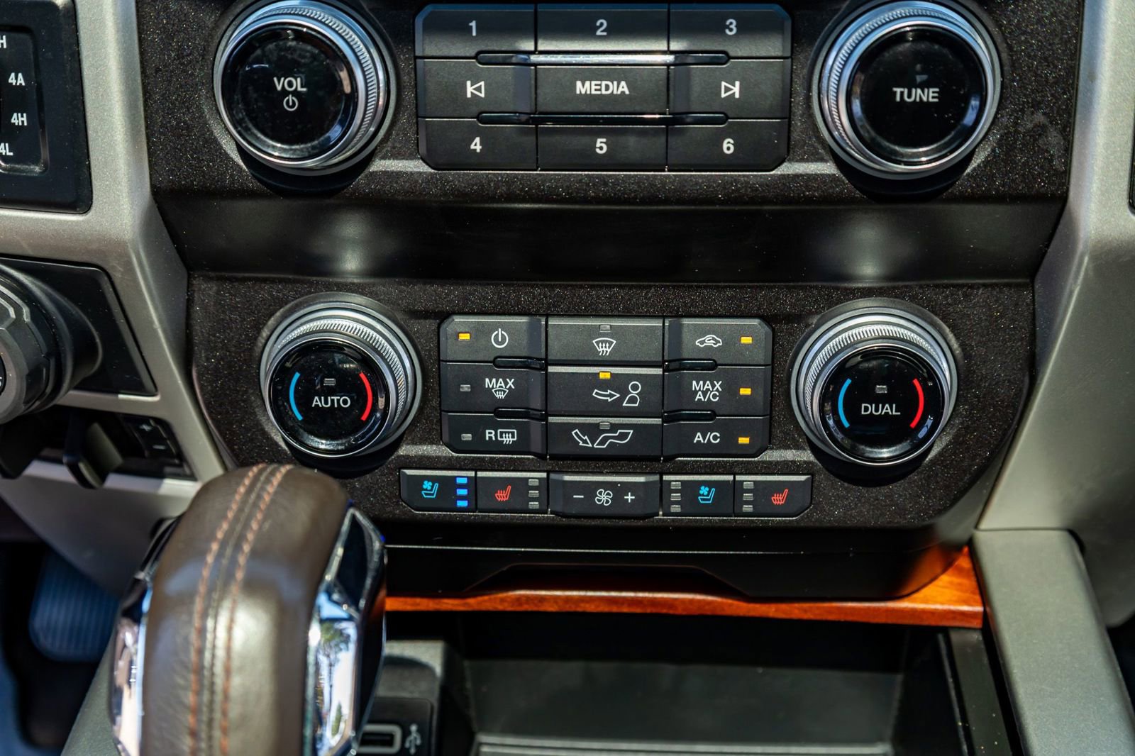 Used 2020 Ford F150 King Ranch w/ Equipment Group 601A Luxury AWD/4WD image 23