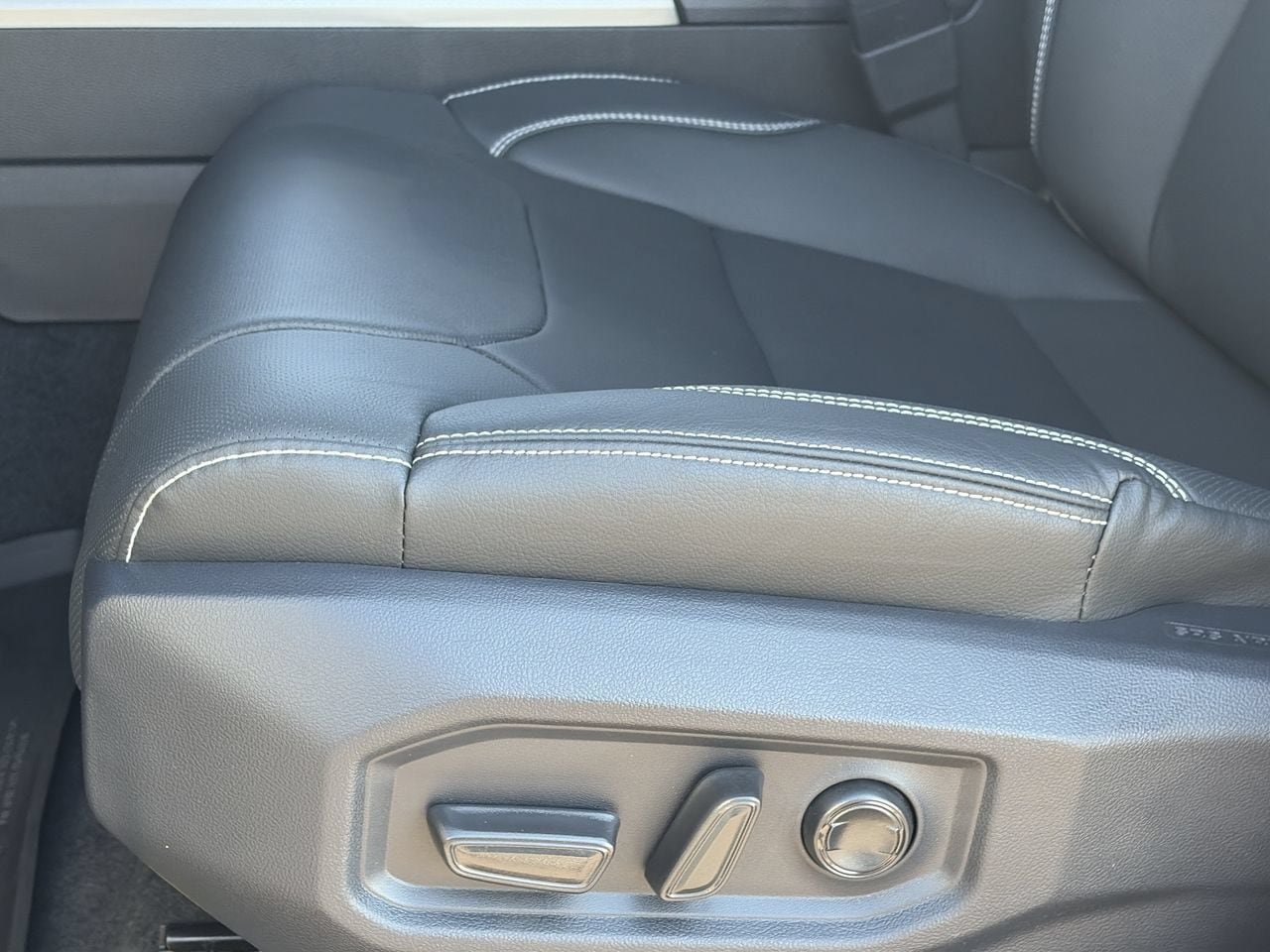 New 2026 Toyota Tundra Limited AWD/4WD image 17