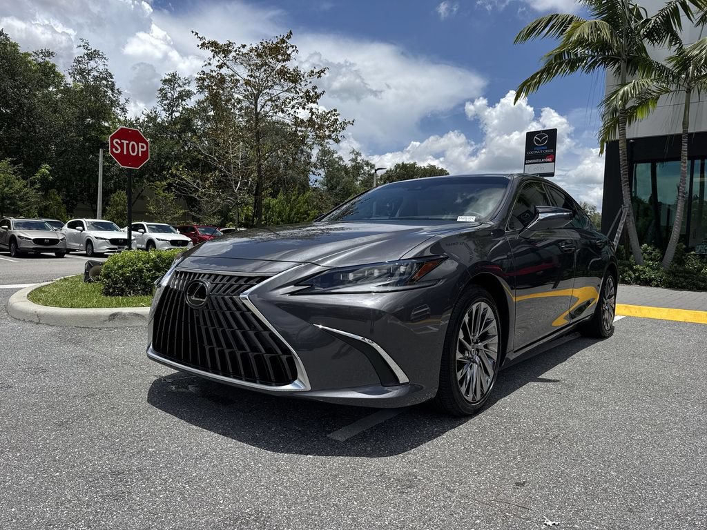 Used 2024 Lexus ES 300h Ultra Luxury w/ Accessory Package (Z2) FWD image 31