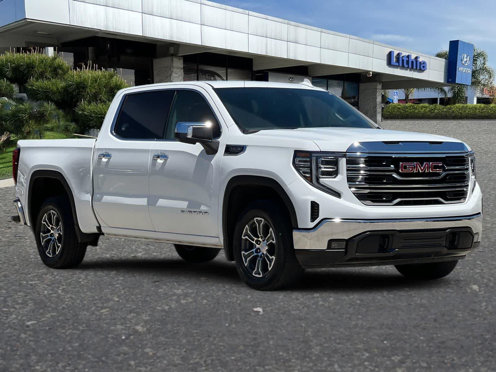 Used 2025 GMC Sierra 1500 SLT RWD image 10