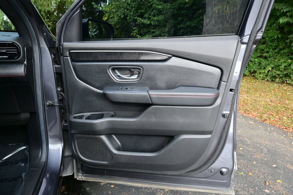 Certified 2025 Honda Pilot Black Edition image 26