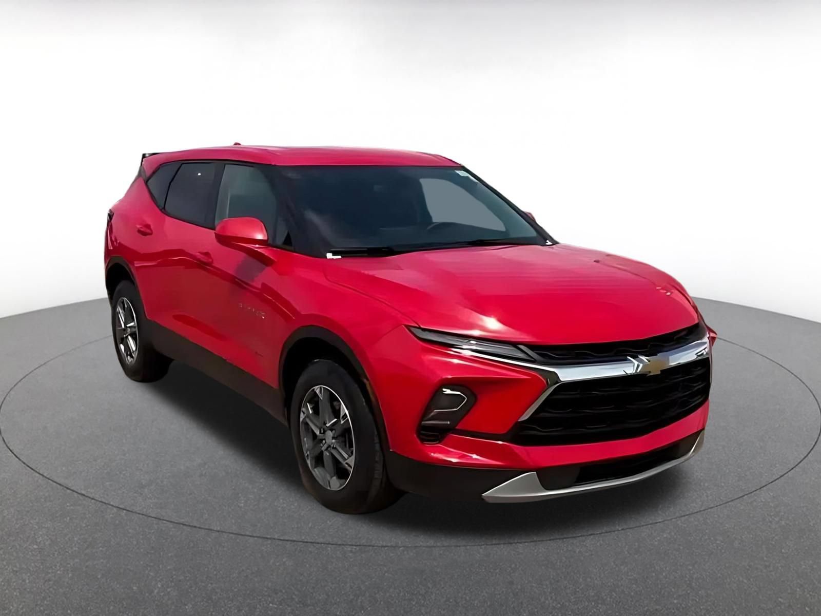 Used 2025 Chevrolet Blazer LT FWD image 3