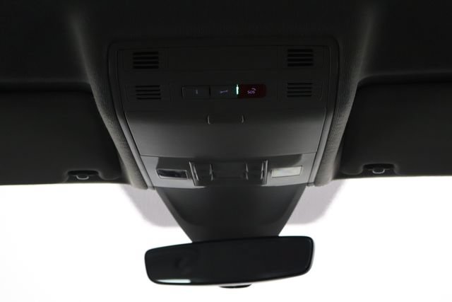 Used 2022 Volkswagen Tiguan SE FWD image 24