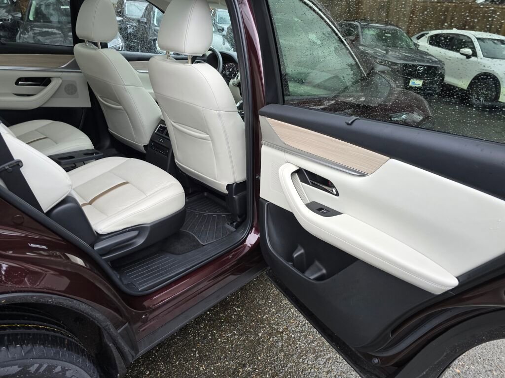Used 2024 MAZDA CX-90 Plug-In Hybrid w/ Premium Plus image 28