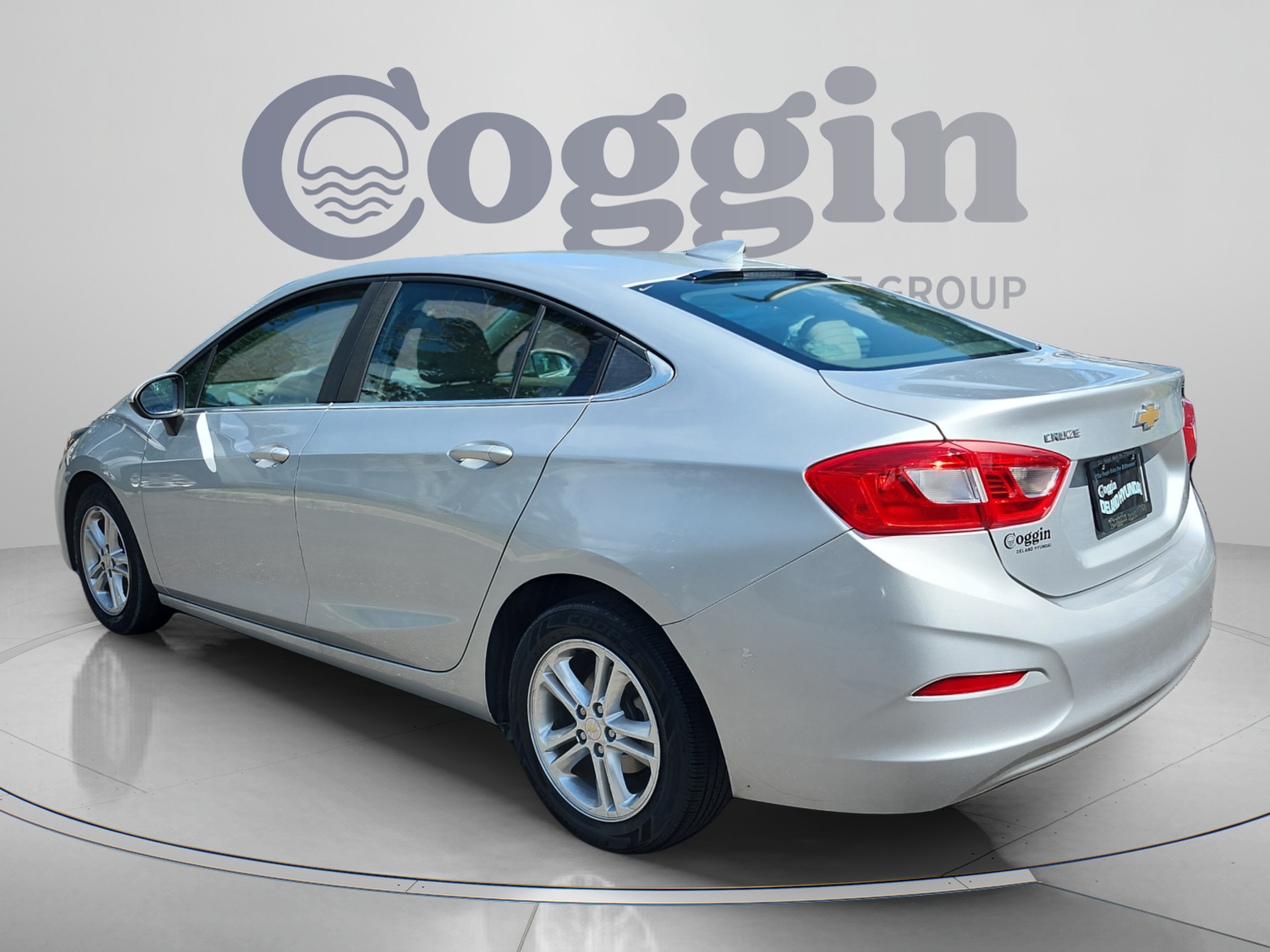 Used 2017 Chevrolet Cruze LT FWD image 3