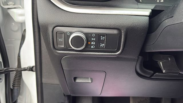 Used 2021 Ford Explorer XLT image 17