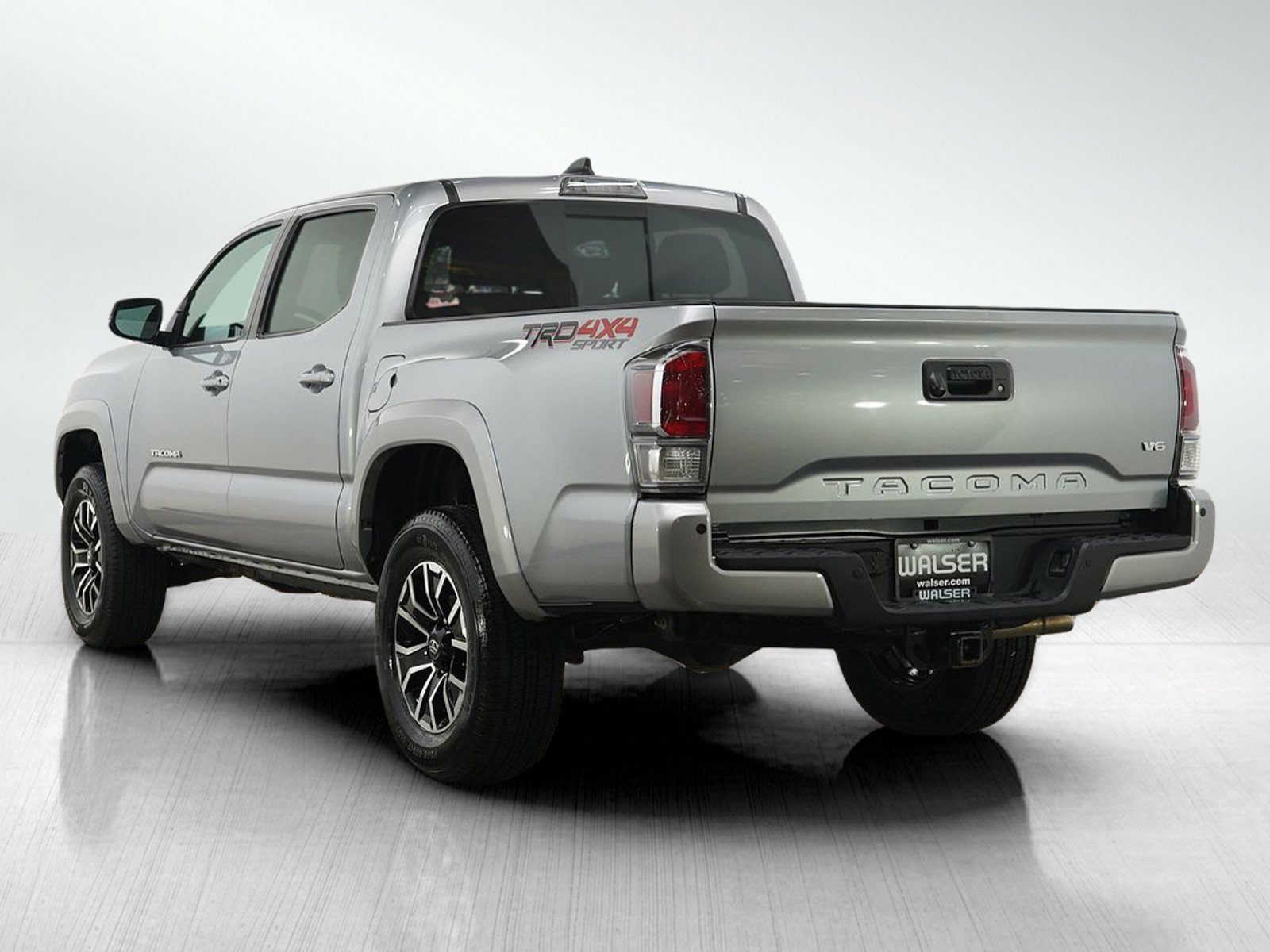 Used 2020 Toyota Tacoma TRD Sport w/ TRD Premium Sport Package AWD/4WD image 3