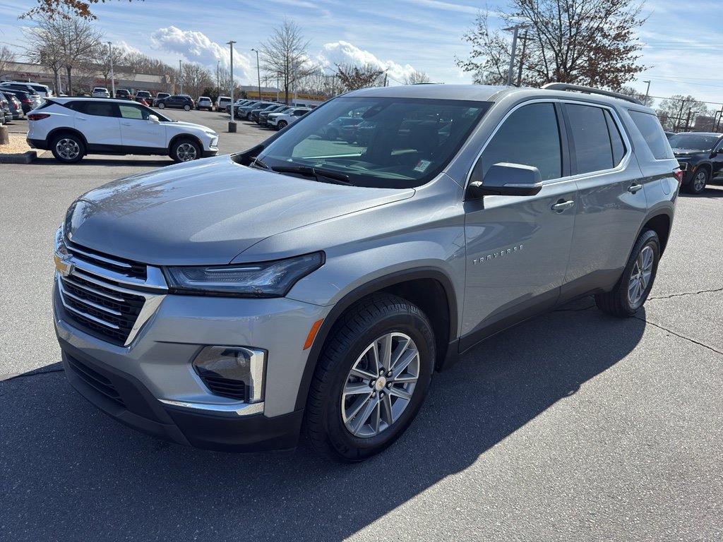 Used 2023 Chevrolet Traverse LT image 3