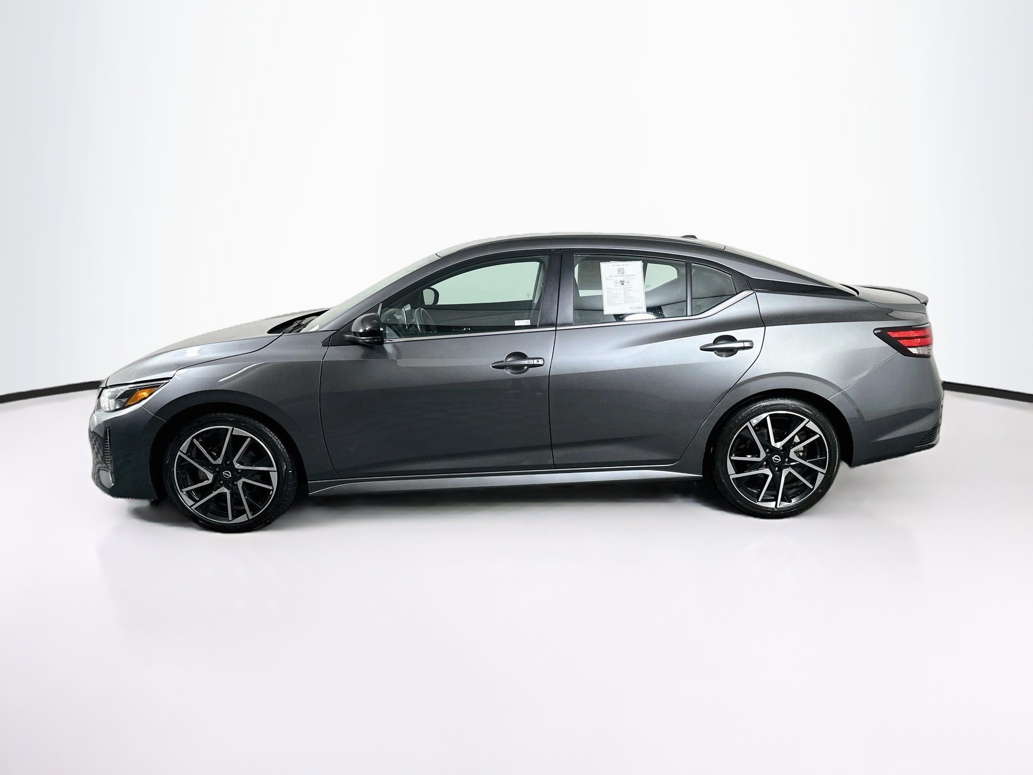 Used 2025 Nissan Sentra SR FWD image 4