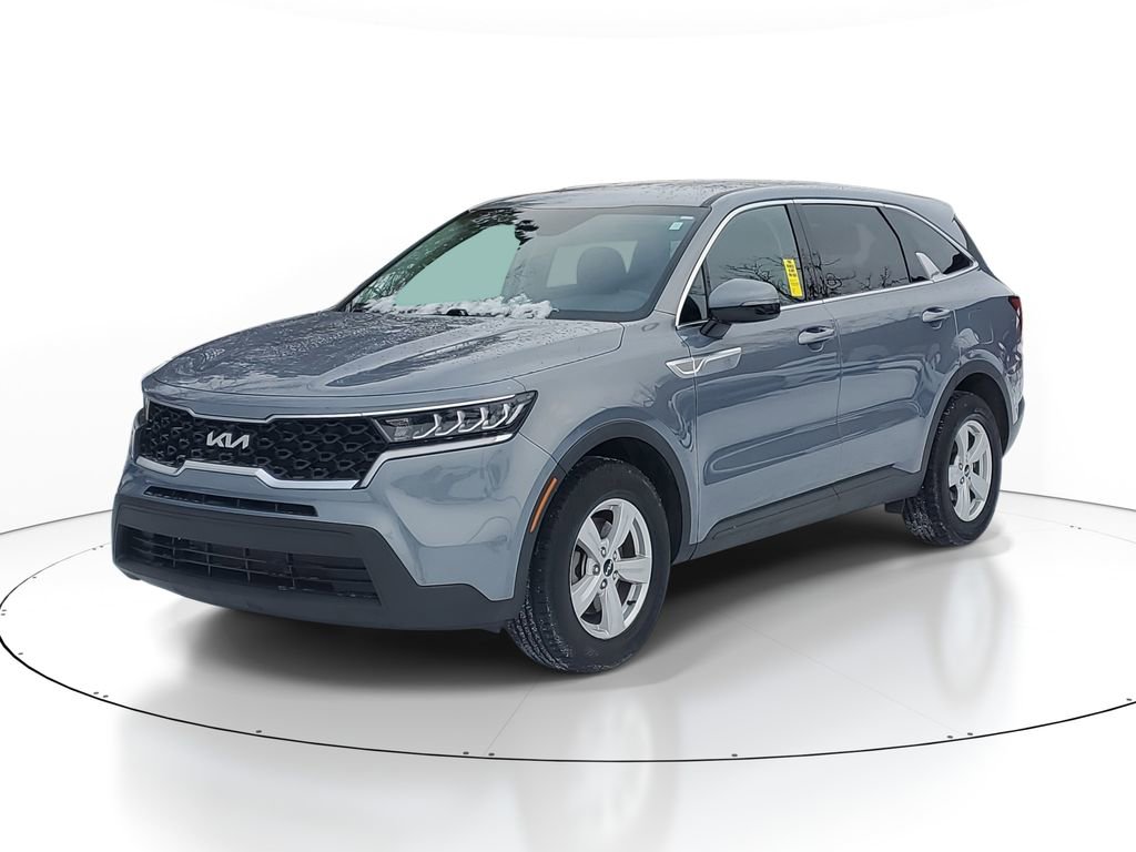 Used 2023 Kia Sorento LX image 2