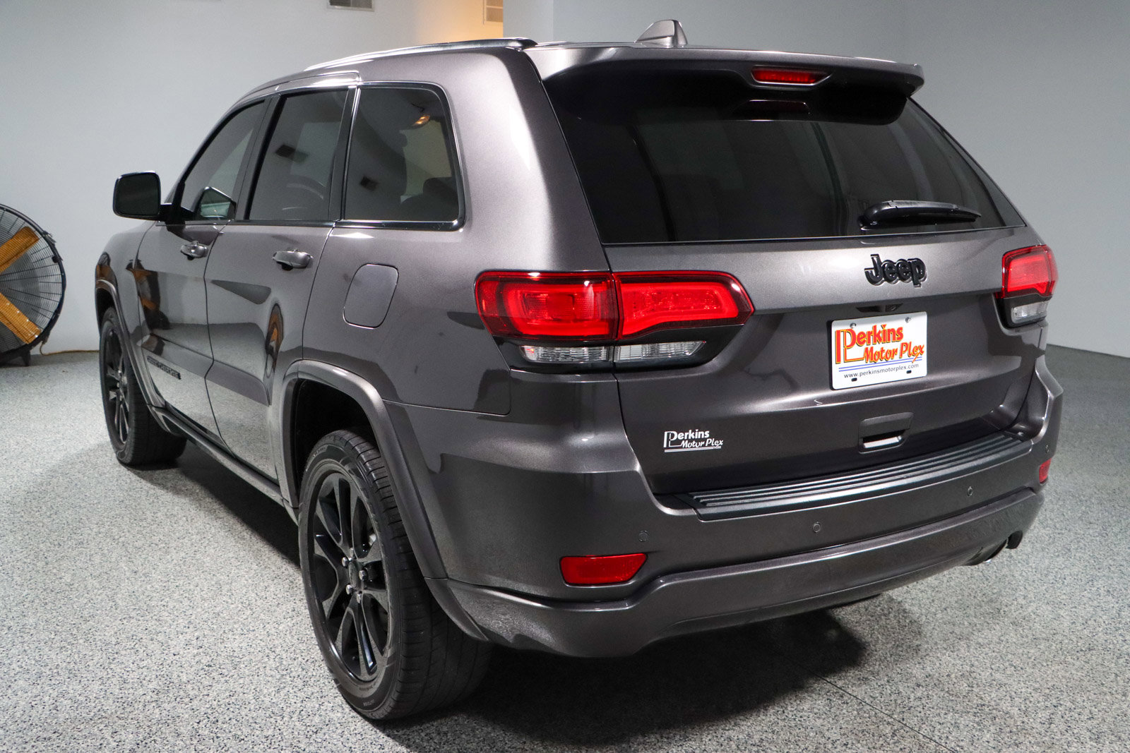 Used 2021 Jeep Grand Cherokee Laredo X image 9