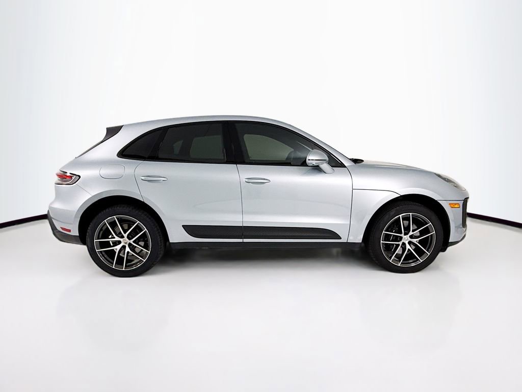 Certified 2025 Porsche Macan image 8