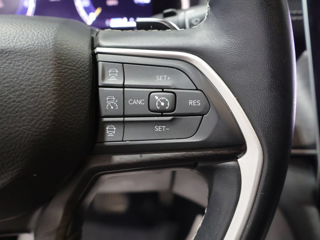 Used 2022 Jeep Grand Cherokee L Limited AWD/4WD image 37