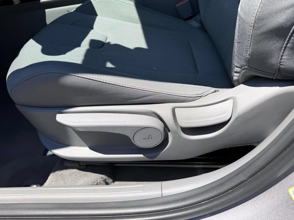 Certified 2023 Hyundai Elantra SE FWD image 21