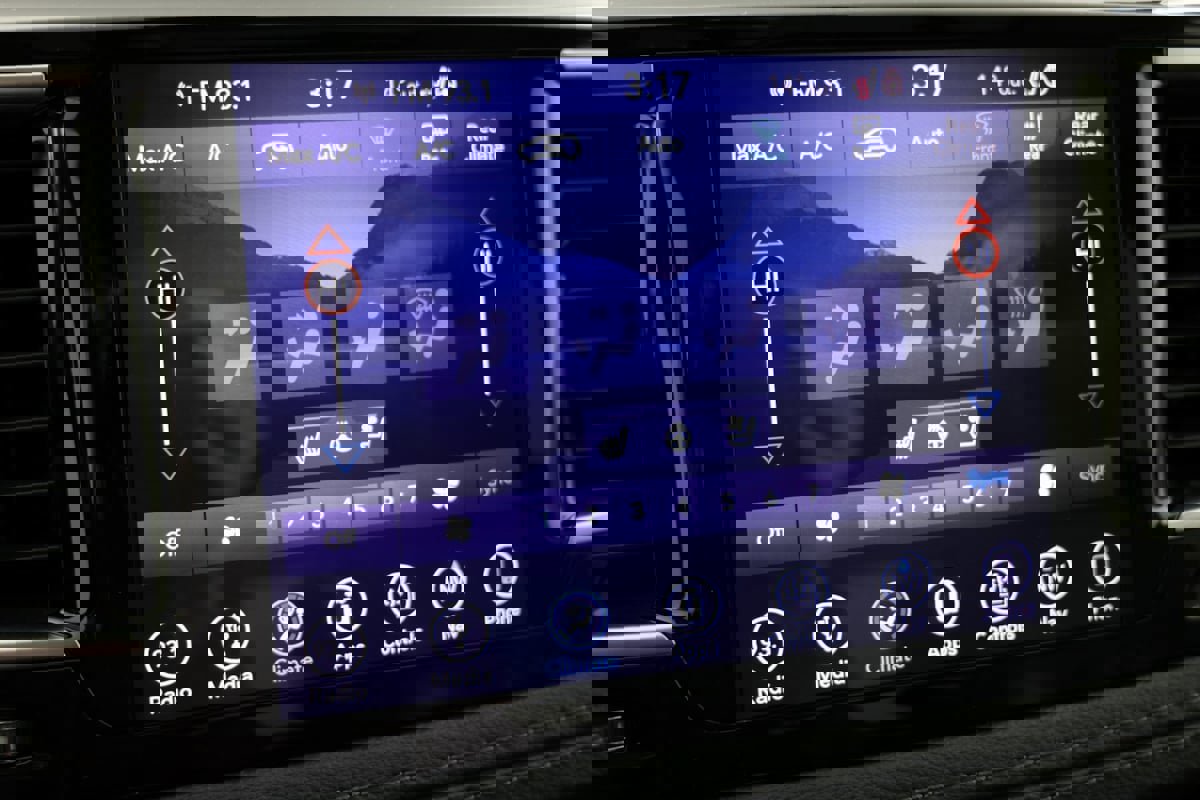 Used 2019 Chrysler Pacifica Limited image 54