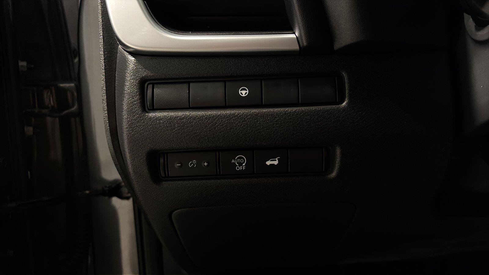 Used 2025 Nissan Rogue SV AWD/4WD image 22