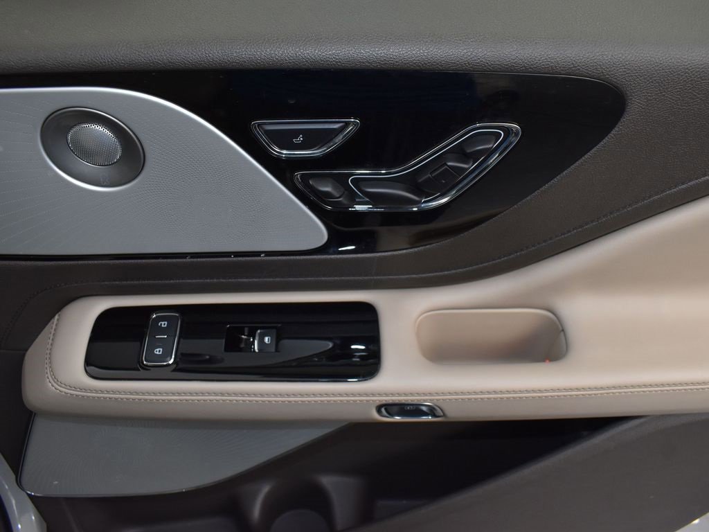 Used 2023 Lincoln Aviator Reserve w/ Equipment Group 201A image 25