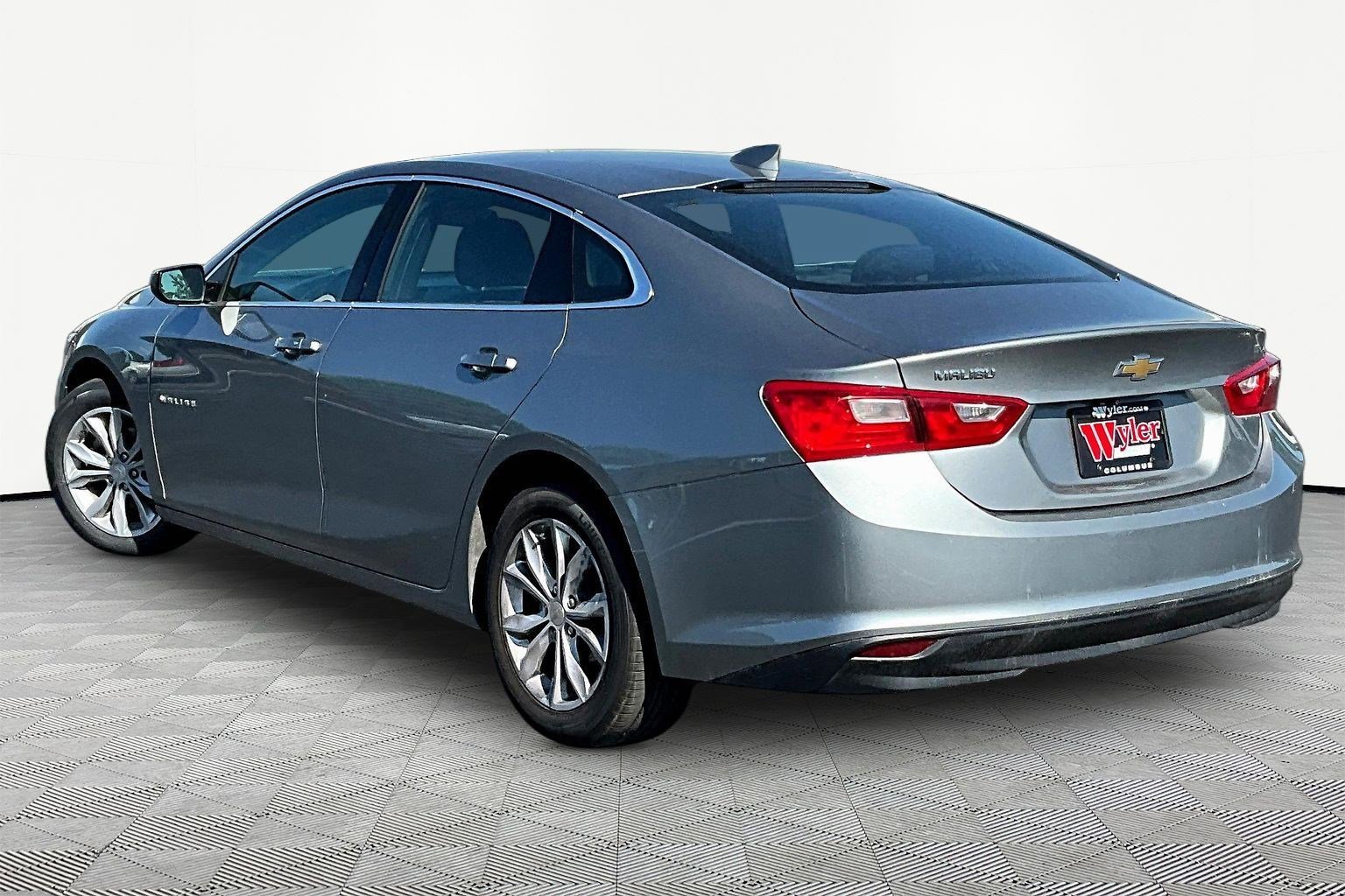 Used 2023 Chevrolet Malibu LT FWD image 4