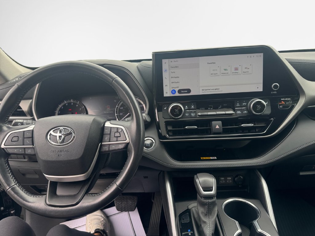 Used 2023 Toyota Highlander XLE AWD/4WD image 22