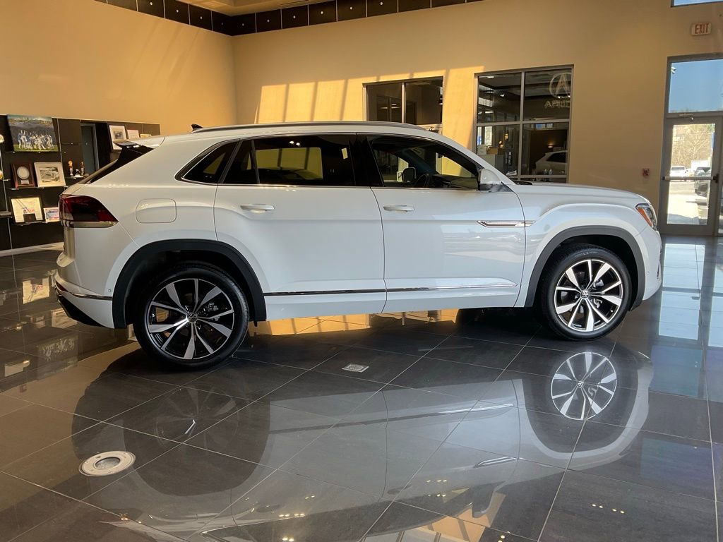 Used 2025 Volkswagen Atlas Cross Sport SEL Premium R-Line image 6