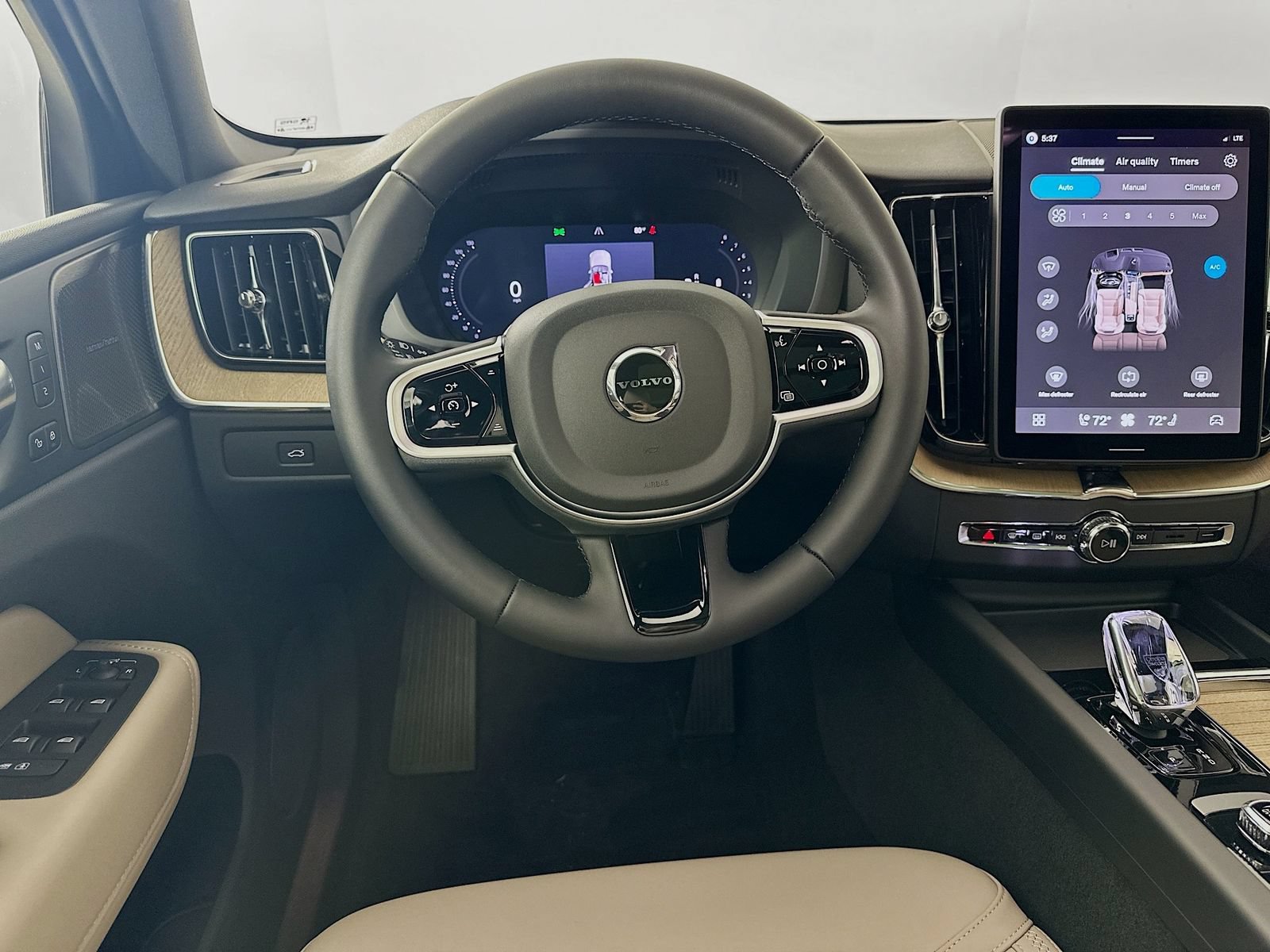 New 2026 Volvo XC60 B5 Plus w/ Protection Package Premier AWD/4WD image 15