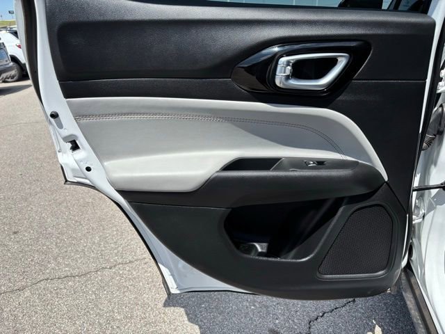 Used 2025 Jeep Compass Limited image 17