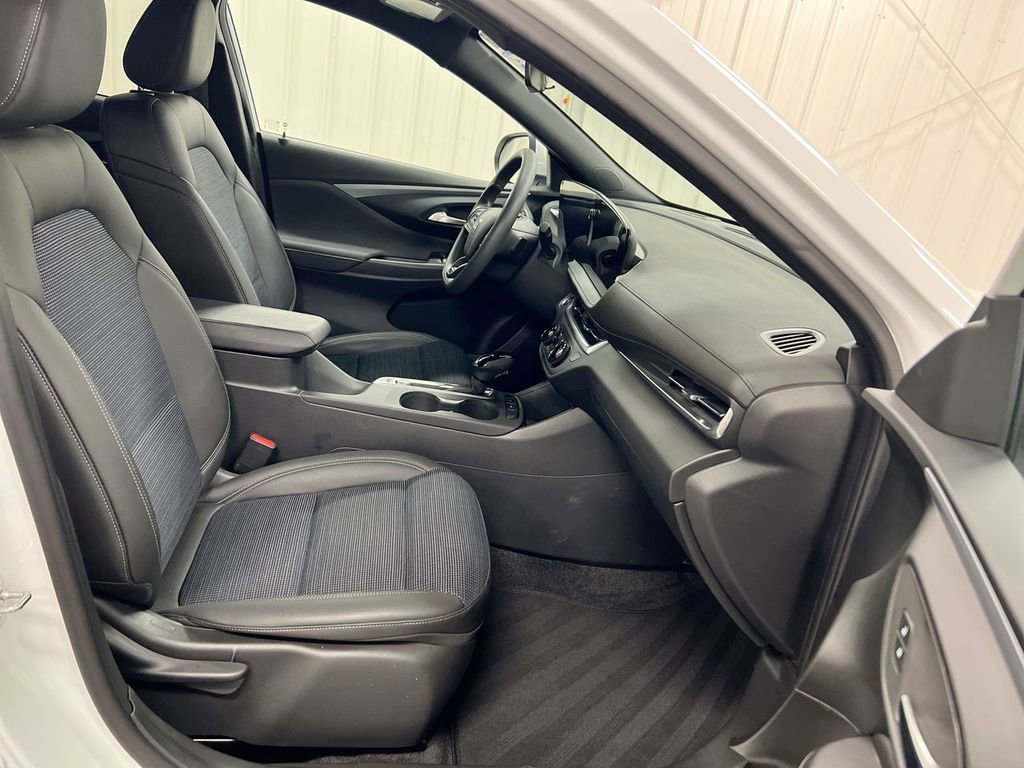 Used 2024 Buick Envista Preferred image 21