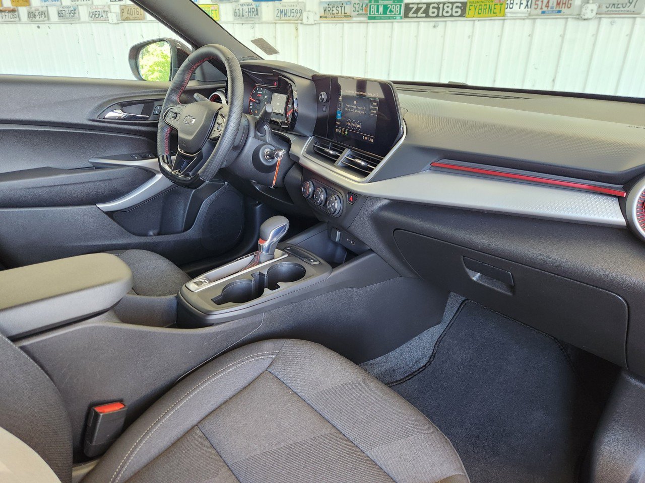 Used 2024 Chevrolet Trax RS w/ Driver Confidence Package FWD image 2