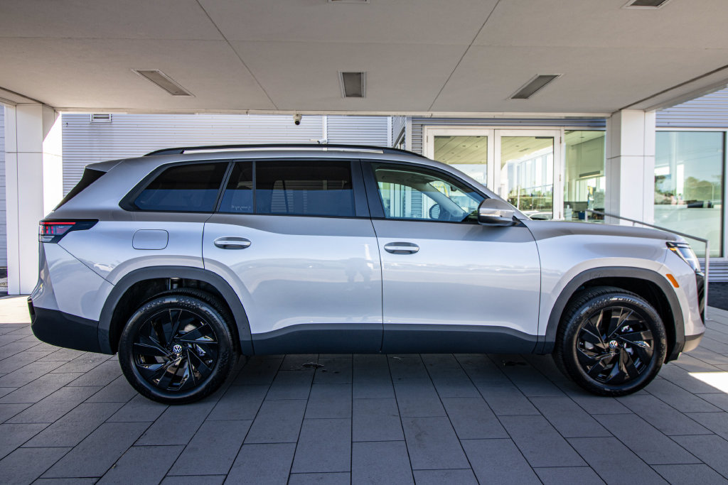 New 2027 Volkswagen Atlas SE FWD image 3