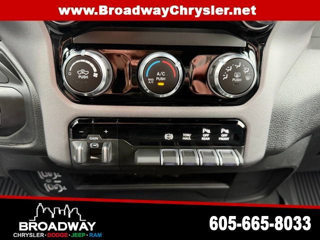 Used 2025 RAM 3500 Big Horn AWD/4WD image 19