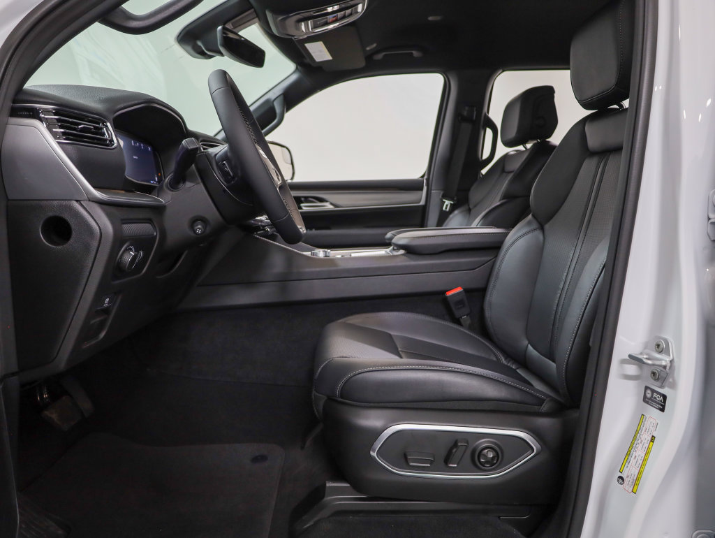 New 2026 Jeep Grand Wagoneer Limited w/ HD Trailer Tow Package AWD/4WD image 12