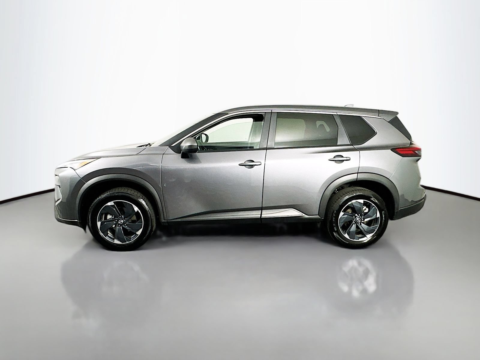 Used 2024 Nissan Rogue SV AWD/4WD image 5