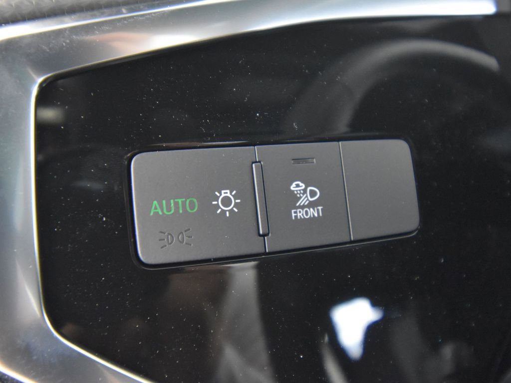 New 2025 Audi Q3 2.0T Premium image 25