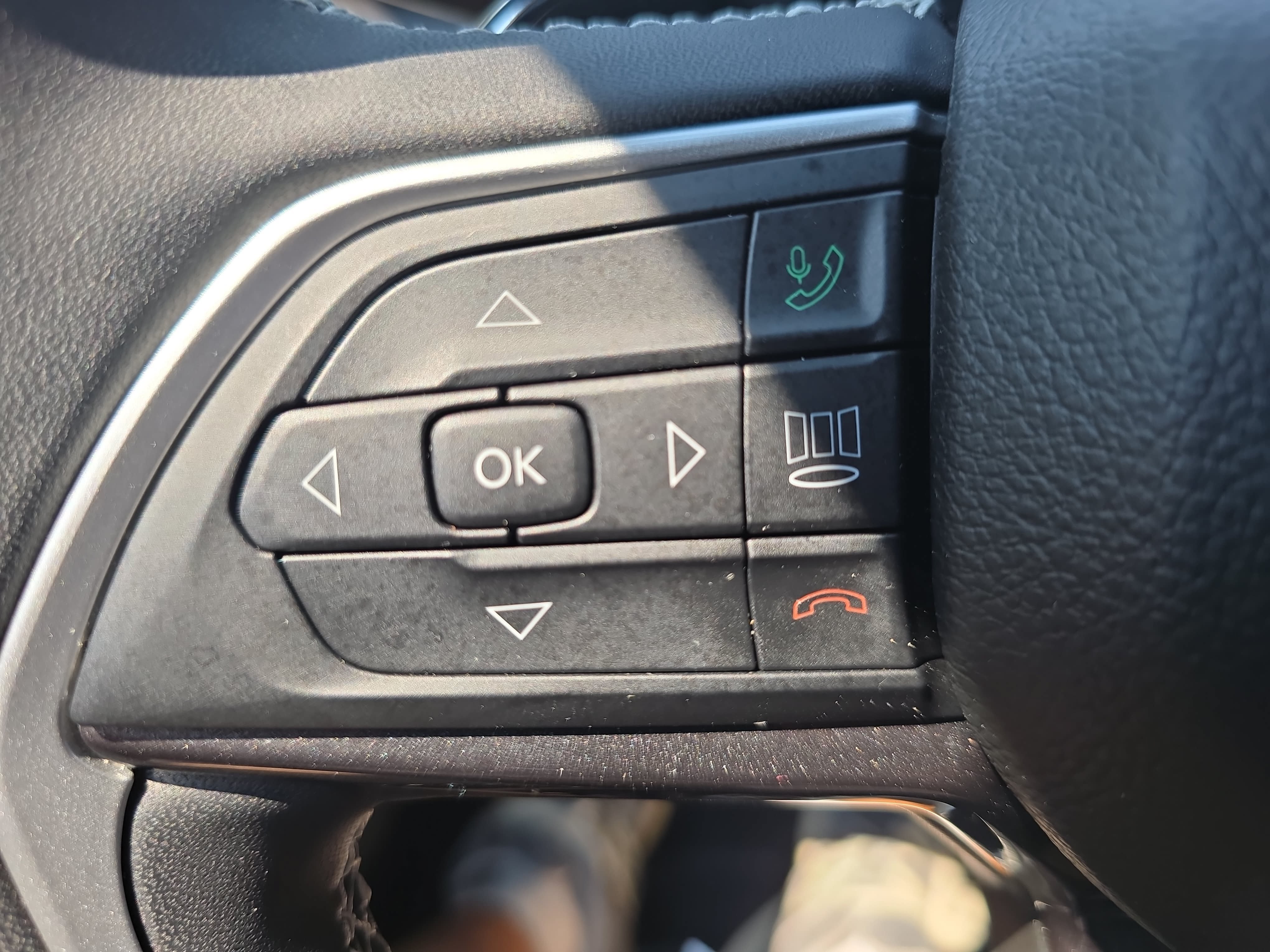 Used 2023 Jeep Grand Cherokee Altitude AWD/4WD image 16