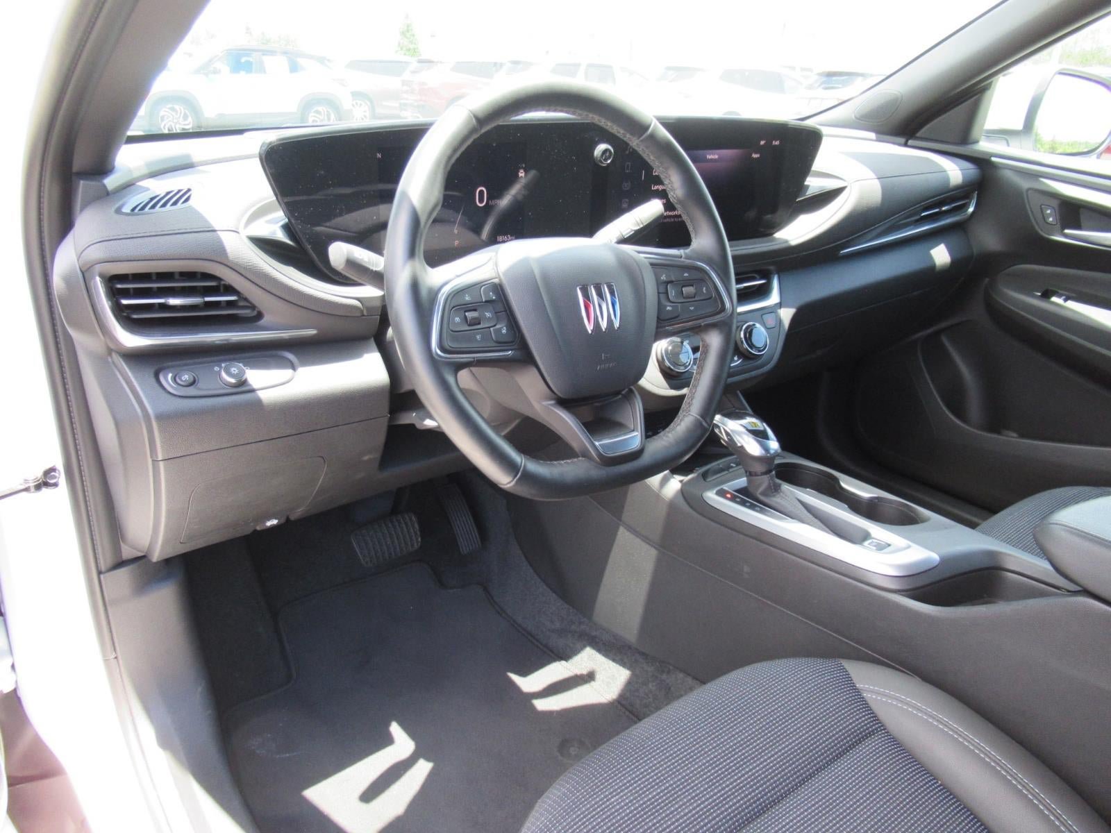 Used 2024 Buick Envista Preferred w/ Convenience I Package FWD image 17